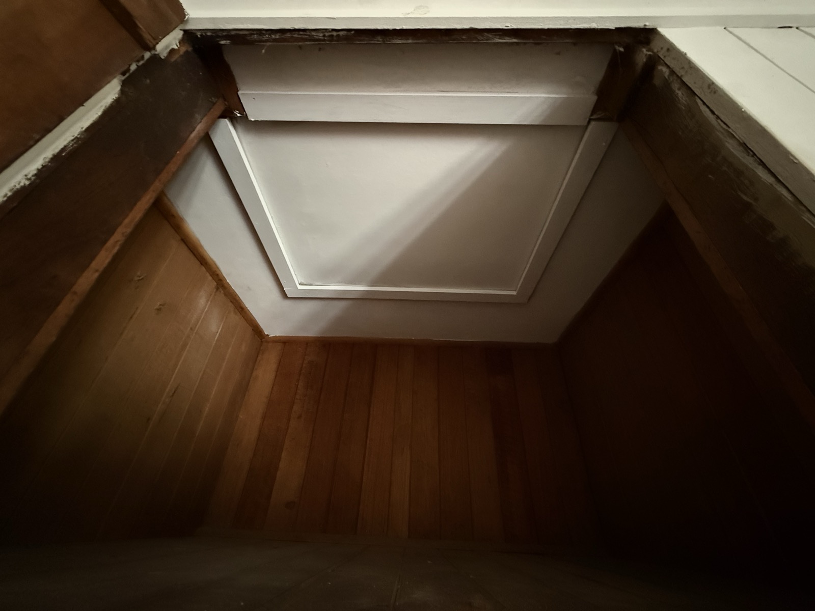 Ceiling access hatch with the cover fitted